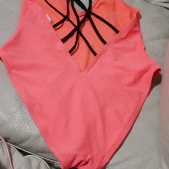 Bathing Suite - Picture 3 of 4